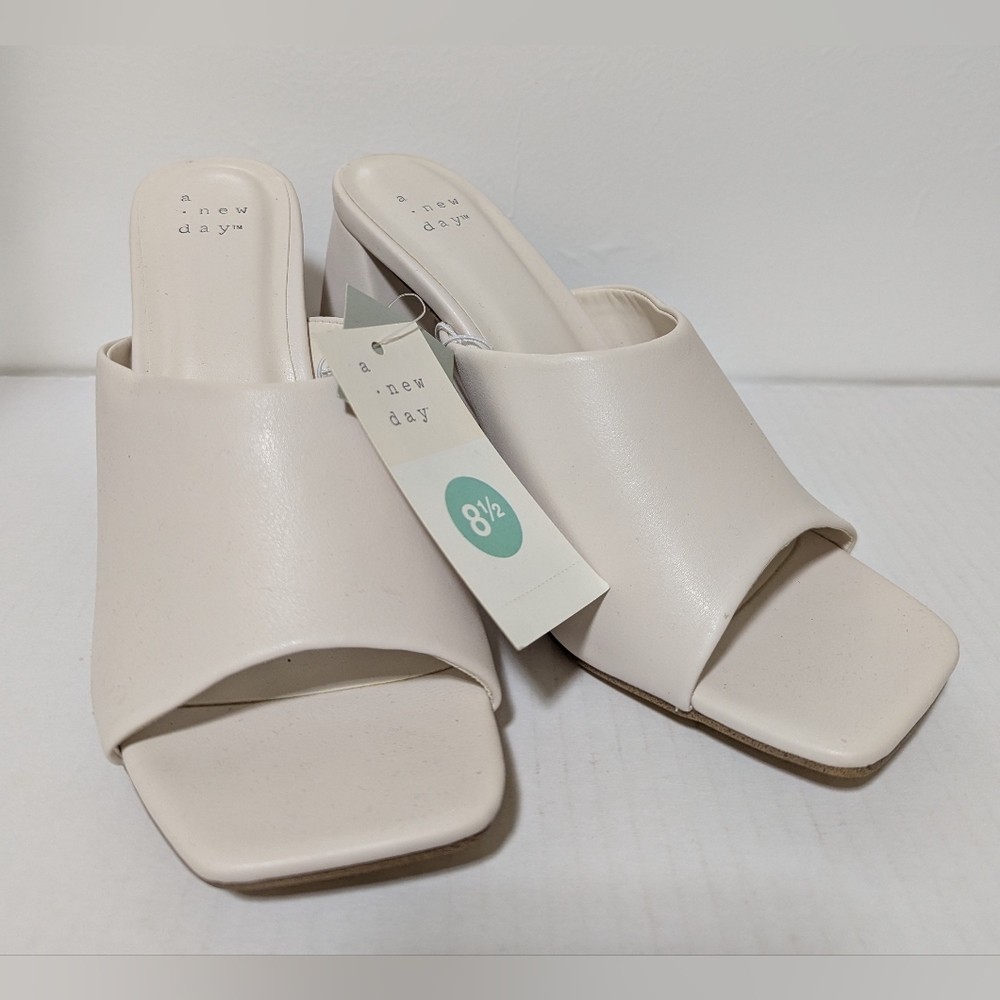 SZ 8.5 A New Day Women's "Vira" Memory Foam Heels - Off White (NWT)